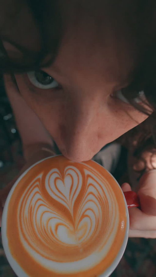 Would you share this sip with me 🫣
.
.
#latteart