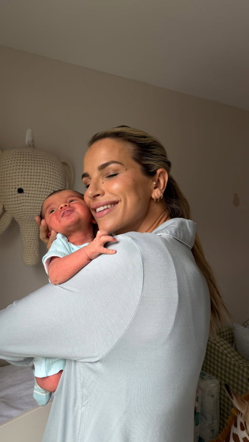 AD | You’d think by baby number four I’d have remembered the newborn bum check 😂 We’ve been using Pampers Premium Protection New Baby nappies and the Stop & Protect Pocket at the back helps catch messes and leaks exactly where you need it. And obviously… don’t forget your Pampers wipes @pampersuk_ire #PampersPartner