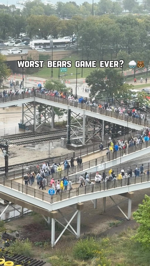 Rained all day, Bears lose, and Caleb got hurt. Worst game in Bears history? Sound off 👇🌧️🐻

#chicagobears #calebwilliams #soldierfield #chicago #nfl