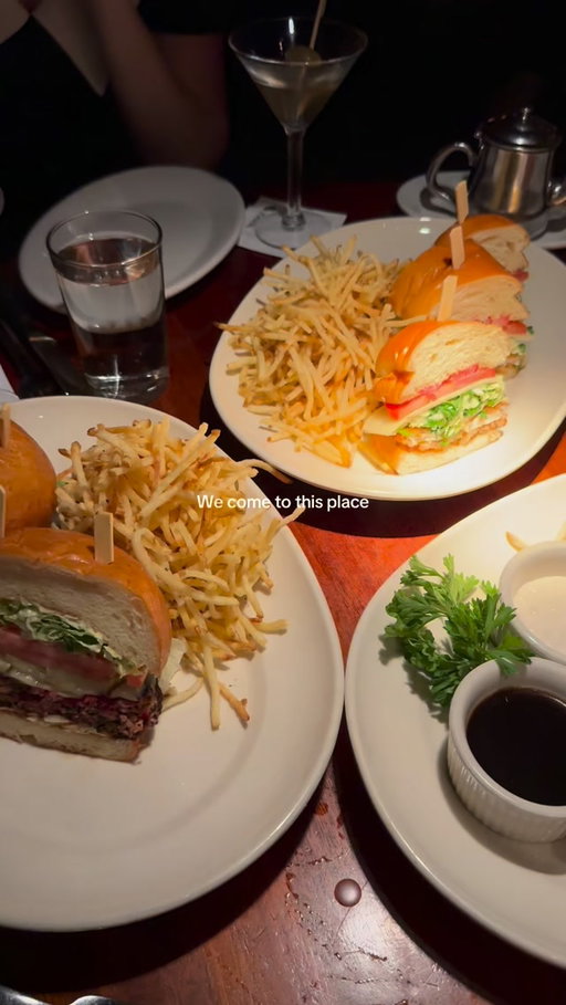 Because the off menu chicken sandwich and extra dirty extra chilled martini is in fact ✨magic✨ 

#hillstone #hillstonerestaraunt #wecometothisplaceformagic #nycrestaurants #nycdatenight