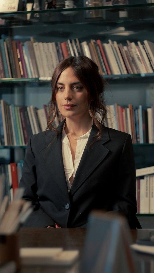 Una entrevista laboral siendo mujer.

Dirigido por @_nicolasbecerra 
Protagonizado por @conifach @negro.bogado 
Dirección actoral y guion: @greta.emma 
Asistente de fotografía: @florenciabochicchio @bochi.jpg 
Asistente de producción: @roccoromano._ 

#amaran #amarancreators