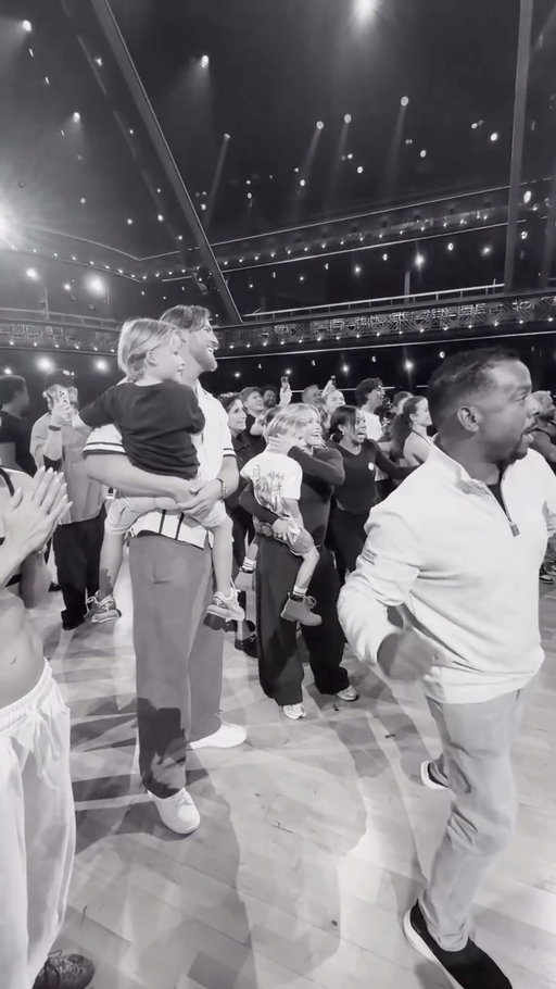 Feeling all the emotions 😭 all my friends supporting and loving on this new baby made me feel so special! Thank you @lizzz18 @therealalfonsoribeiro & production for setting this up and making it a day to remember. We missed a few peoples guesses in this video but I can’t even put into words how grateful I am for the love 😭😭 are you team girl or boy? 

#genderreveal #dwts #reveal #gender