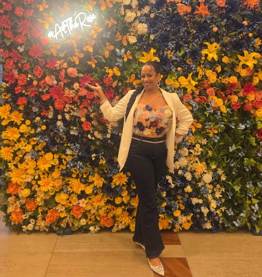 Just a lil casual Full Circle Moment 🥰🌹

Thank you again @therosebrampton for having me Host your 20th. I've worked here, performed here, produced here. Should I move in?😆. 

...
Here's to 20 more🥂

#Mc #Host #Bloom #FlowerCity #Brampton
