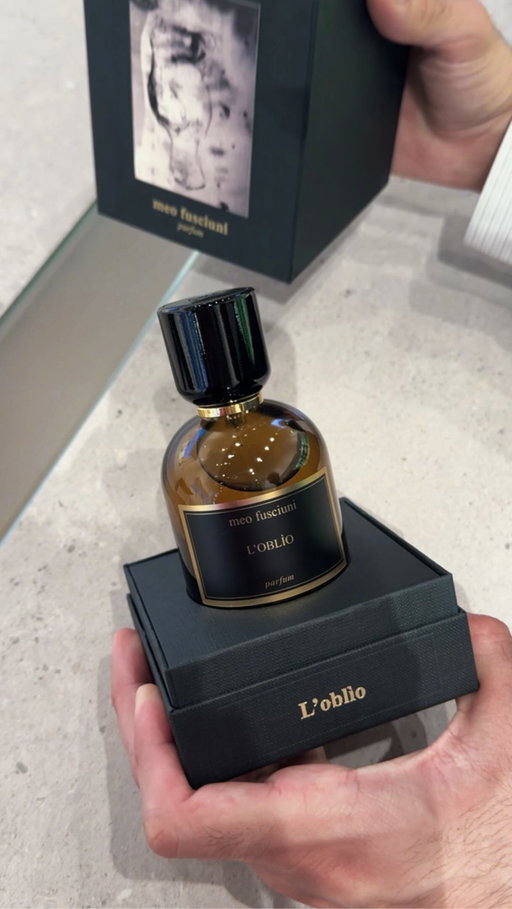 L’Oblio by Meo Fusciuni — a fragrance that feels like a memory you can’t quite forget. Deep, intimate, and beautifully unexpected. 🖤

Discover it at Maxaroma The Edit.
#Maxaroma