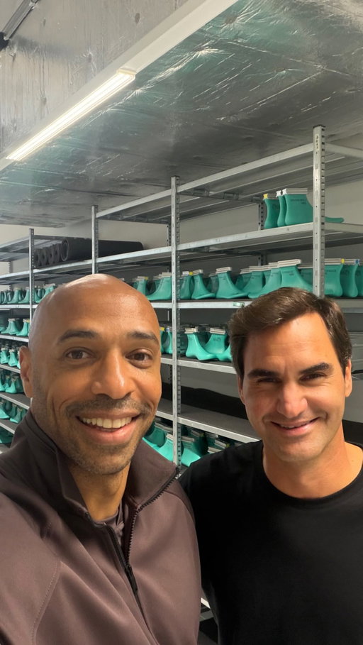 Game recognises game. Even the greats never stop learning. 

@thierryhenry teaches @rogerfederer a new skill. 😮‍💨

#DreamOn