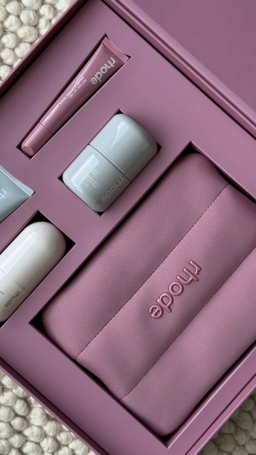 September 30th can’t come soon enough 🥹🎀 @rhode is coming to Sephora in Europe @sephorafrance + Pretzel is back!!! 🥨
#rhodeskin #rhodeineurope #sephorafrance #rhode
Gifting