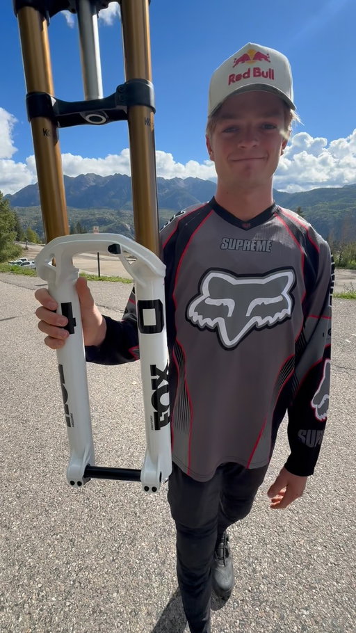Fork Giveaway! Custom painted white Fox 40 from world champs.

- Comment AV27 on this post 
- Follow @asavermette @ridefoxbike @frameworksracing on IG
- We’ll choose a winner next week 

Good Luck!