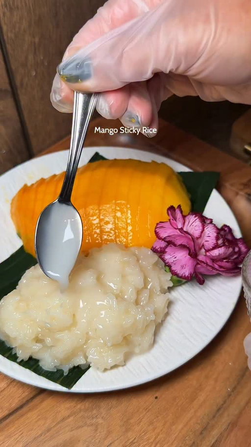 Heard this was some of the best mango sticky rice in Massachusetts so I had to try it for myself. @timeforthainorton 

📍Time for Thai in Norton, MA 

#mangostickyrice #thaifood #massachussets