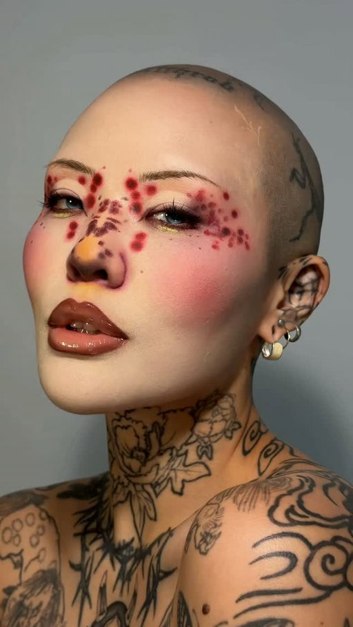Work smarter not harder! All you need is a ziploc (or parchment paper), eye paints with a slower drying time, and a happy demeanour. 🙂‍↕️ 💐 💕 
•
#editorialmakeup #editorialmakeup #avantgardemakeup #orchidmakeup