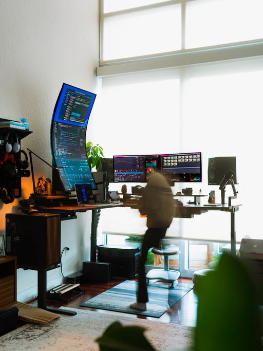 🧪 Starting the week strong in the lab 👨🏻‍💻

A few projects in motion, a lot of ideas on the board, and plenty to build this week🫡🔥

#creativespace #homeoffice #workstation #studioinspiration #productivitysetup