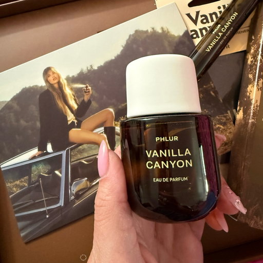Every time I wear this scent I get compliments and constant questions! “who smells good?”, “what are you wearing?, “you always smell good!” 

Its safe to say I am never putting this perfume down!!! @phlur

Notes -
Top: Velvet Plum, Tonka Bean
Heart: Jasmin Petals, Wild Honey
Base: Vanilla, Patchouli, Oak Wood

Mindfully Formulated
Radically Transparent
Responsibly Sourced

#phlur #phlurfragrances #wearwhatstrue #vanillacanyon #perfume