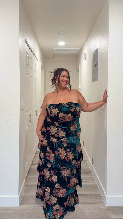 The perfect fall wedding guest dress from @lulus 🍂

The colors? The shape? OH, she’s PERFECT. 💚

#lovelulus #lulusambassador