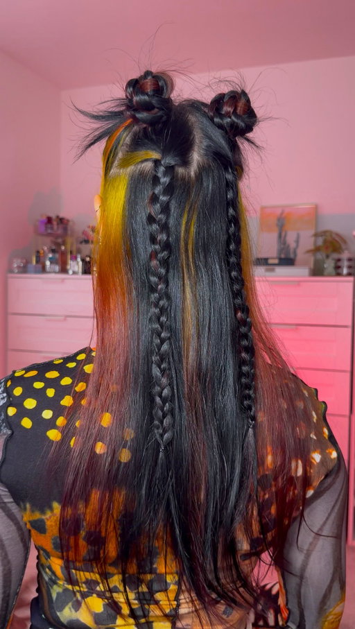Fall hair but make it 2002 ✨ Save this down for your autumn hair inspiration 🍂 

@panteneuk mousse
@got2b glued hair spray 
@gisou hair oil

ib: a Pinterest hairstyle 

#fallhair #autumhair #hairtutorial #hairstyleideas #y2khair