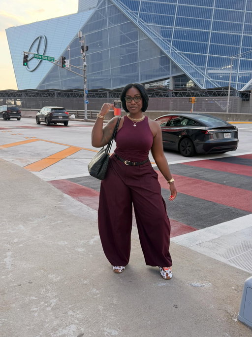 Almost forgot who I was, chile 😮‍💨😌

And baby, you KNOW imma find a good pant! These are from @shein_us 🤎

Top: @fashionnova 
Shoes: @stevemadden 
Bag: @onequince 
Glasses: @warbyparker 

Comment LINK for the fit 🫶🏾🔗