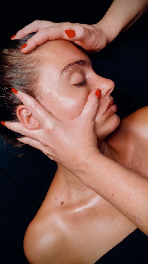 What does a custom 120 min facial look like?

With Emily I started with a steam cleanse, followed by an intuitive sculptural face, neck, décolleté and scalp massage. Next I did a dermaplane, and a custom multi layered @eminenceorganics enzyme mask that is a full sensory journey in and on its own, followed by extractions. To cool and calm her skin afterward, I did a calming and hydrating Snow Mushroom mask with cryotherapy. To boost her results, I did a nano infusion of @bioskin_aesthetics_inc NexGen PDRN+. While under the @lumarasystems Red LED Light she revived a hydrating hand and arm massage. I ended her treatment with my favorite lip combo from @ourselfskin & @anfisaskin, and protected her skin with the new Glow Fixation SPF 40. 

Book your custom treatment today by visiting www.amberprestonaesthetics.com or DM me for a link to schedule. 

Want to enhance your facial treatments with NexGen PDRN? DM me to learn more! 

📍Powell, OH 

#skincare #columbusesthetician #selfcare #esthetician #pdrn