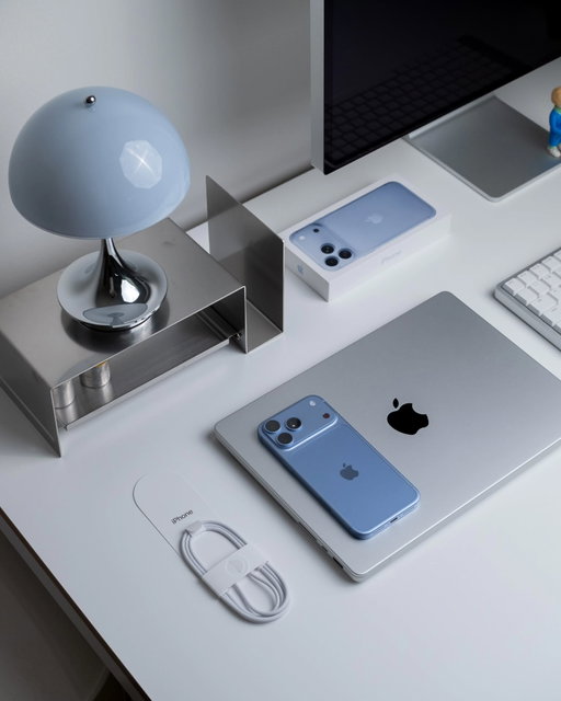 Still can't get over this new iPhone 18 Pro series color 💙

Glacier is one of those colors that seems to change every time the light does. Sometimes it reads almost silver, other times a deeper blue, with almost a touch of lavender undertone. 

Which iPhone 18 pro series color is your favorite?

#iphone18promax #iphone18pro #apple #iphone