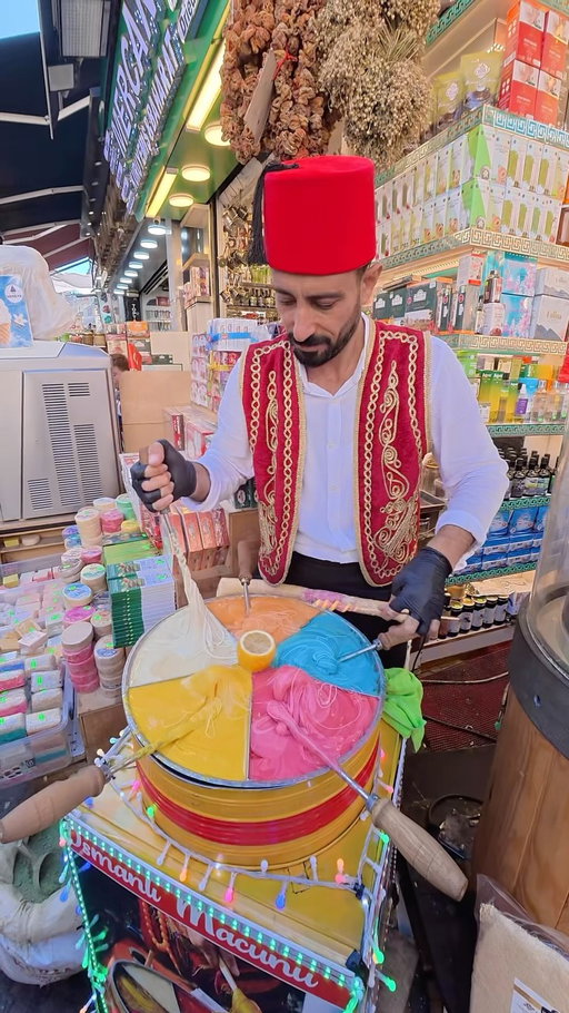 £1.50 Mystery sweet in Istanbul 🇹🇷 

#streetfood #turkey #candy #travel