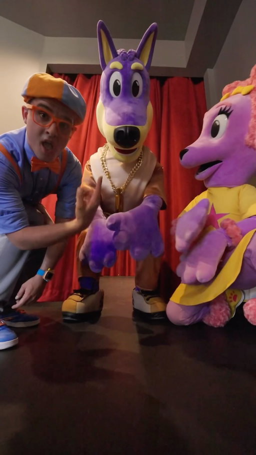 🍦🚚 Hear that sound?! Doggyland x Blippi are bringing the Ice Cream Truck your way! 🐾 💙🧡

#doggylandkids
#blippi