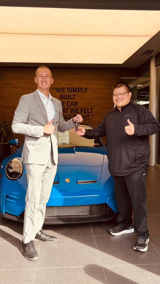 Congratulations to Eddy on picking up his stunning, custom-built 911 GT3 Touring. Finished in Lugano Blue with California Gold center-lock wheels.

Thank you for choosing Porsche Mechanicsburg

#porsche #911 #gt3 #delivery #porscheclub