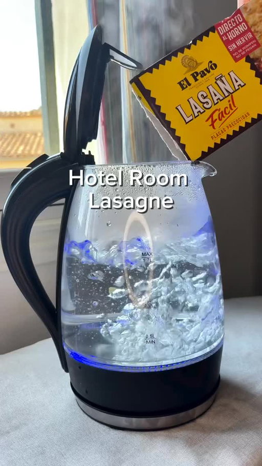 Via @jagoscrandles Would you eat this lasagna?

#lasagna #lasagnalover #hotellife #foodreview