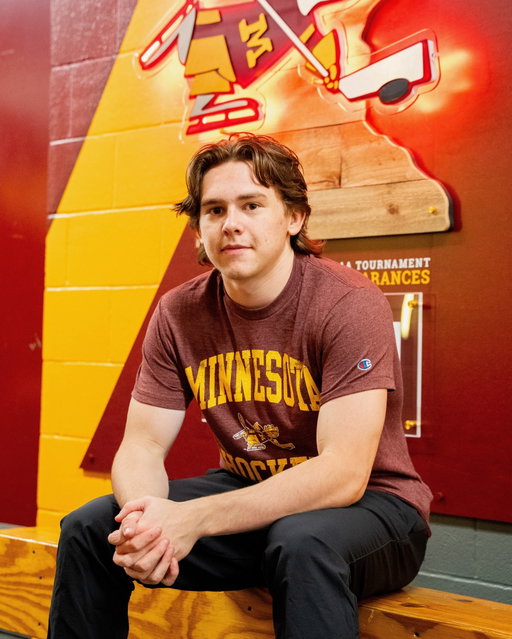Season’s almost here 🏒 Stocking up on some of the new @champion styles at @uofmnbookstores . Check them out before puck drop. #PrideOnIce #ChampionPartner