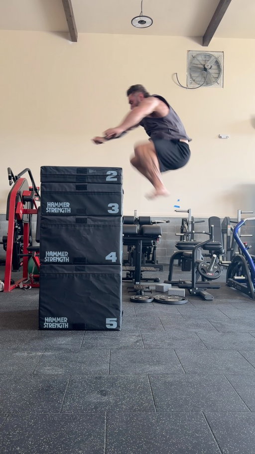 Jacked and athletic. Slowly bridging the gap.

Apparently a 60 inch box jump was too easy of a goal. Now I need to be able to do it without the run-up.

Honestly it’s just fun to be able to express some of my training in different ways to see how I’m improving. Still a long way to go, but I’m proud of the progress.🤝