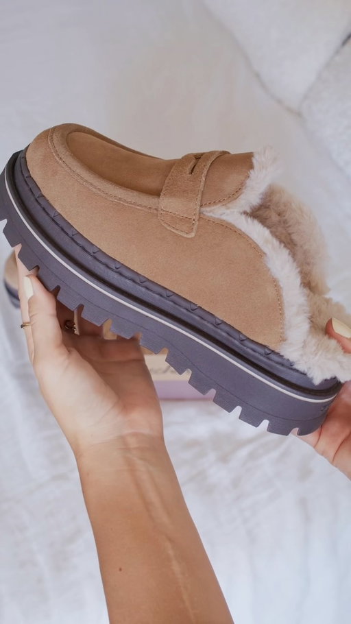 Your favorite Jammers, now with a fall loafer twist. 🍂 Genuine suede, cozy lining, and effortless slip-on style. Unbox. Slip on. Head out. 🤎