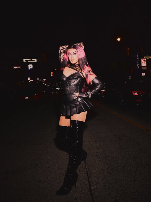 Like im the next Madonna

👗: @leelandxo 
📸: @sameshanedifferentday 
💇‍♀️: @callherperla 

#drag #dragqueen #dragrace #dragqueensofinstagram