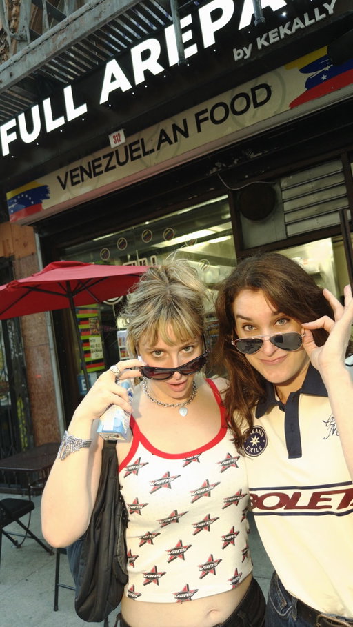 First time trying Venezuelan food w @johaus ❤️ we went to DTLA to try Full Arepas!! We got a lot of great moments so definitely gonna release more from this experience 🤘 Venezuelan people are so hot and poetic and the food is made with so much love 

@fullarepaskekally 

#losangeles #foodie #restaurants
