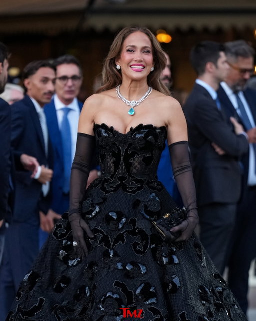 ⭐ Jennifer Lopez, Ciara, and more stars arrive at the Vogue World show during Milan Fashion Week.

📸: Getty