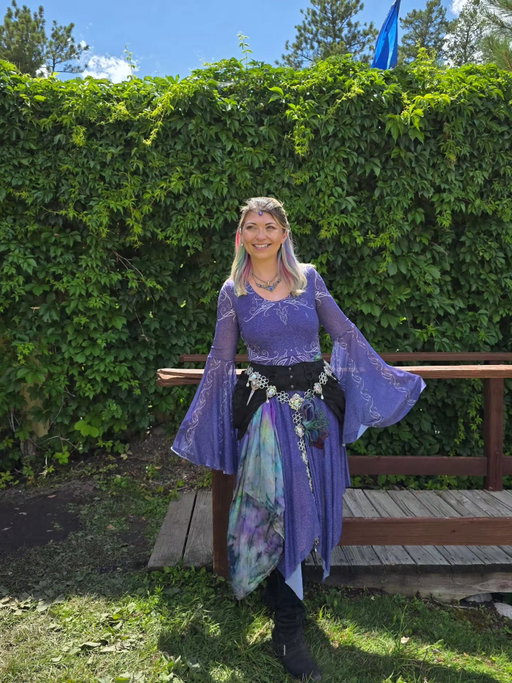 It's Hobbit Day! I don't really have a hobbit costume (yet), but I have traveled all the way to New Zealand (There and Back Again) and favor the fashion of elves. As a highly food motivated human of Middle Earth, I do wonder if a halfling was somewhere in my ancestry. Happy #hobbitday to all who celebrated!