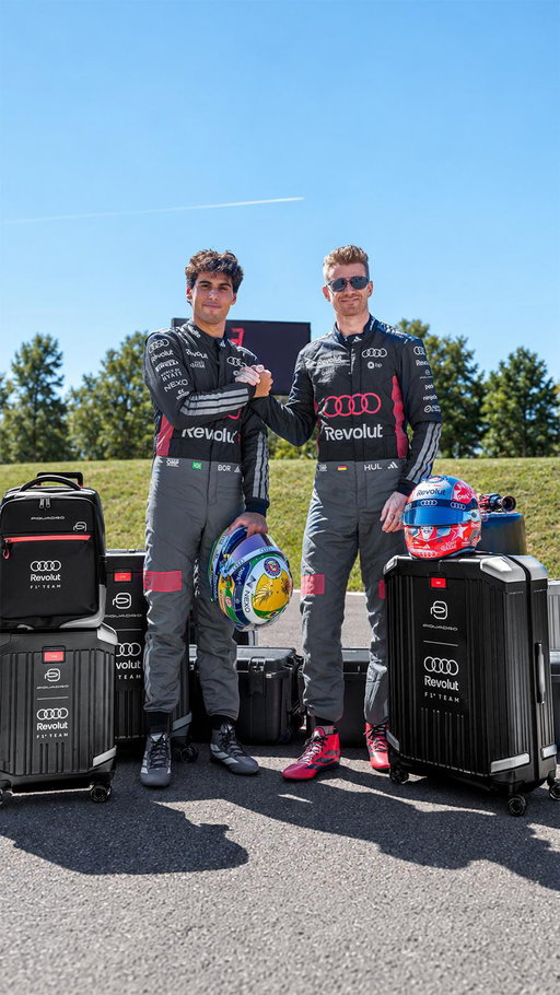 Time for a “POP-stop”.🛞⏱️
@piquadrofficial puts @gabrielbortoleto_ and @hulkhulkenberg to the test: who can change the wheels of the POP suitcase faster?

Official Luxury Luggage Partner of @audif1 

#Piquadro #DoubleYourPerformance #AudiRevolutF1Team