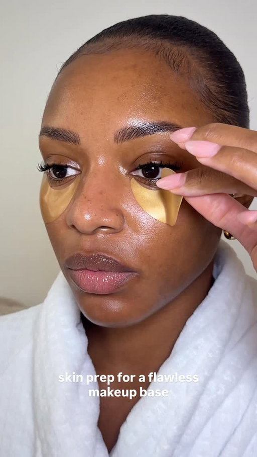 how to get a flawless makeup base ✨ 

Products used:

@avoninsider Eye Masks
@tower28beauty SOS Daily Rescue Facial Spray
@rhode Glazing Milk
rhode Barrier Restore Cream
@kiehls Ultra Light Daily UV Defense
@danessamyricksbeauty Yummy Skin Blurring Balm Serum
danessamyricksbeauty Yummy Skin Blurring Balm Universal
@beautystat C Lip Serum SPF Butter Beige
@eadem Le Chouchou Lip Balm

#makeupasmr #makeup #beauty #explore #reel