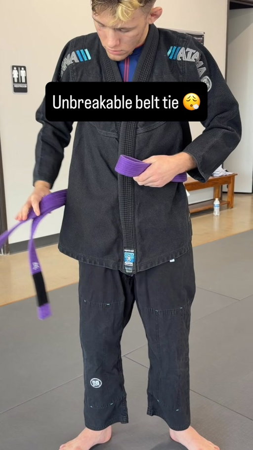 This belt knot won’t come undone 😮‍💨
.
.
.
#jiujitsu #bjj #foryoupage