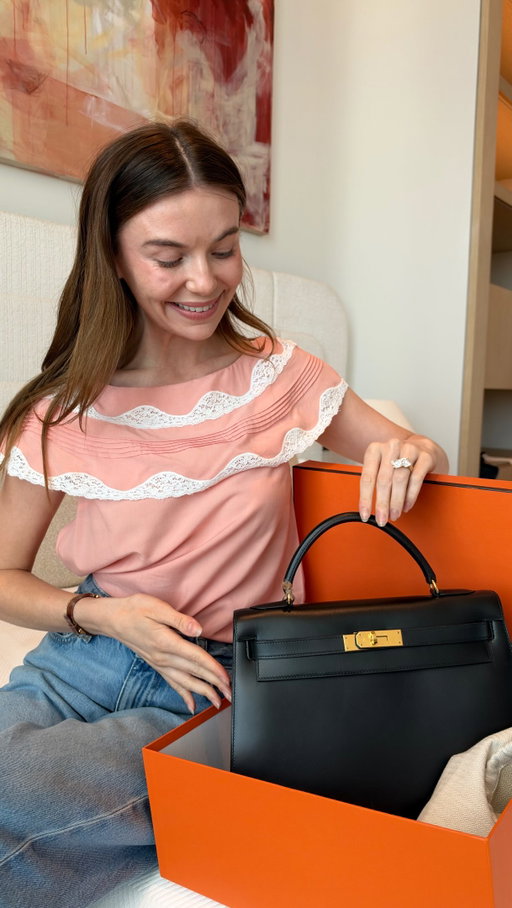 I’M GIVING AWAY A HERMÈS KELLY. Completely free. 🖤

Yes, really. One of you is going to win this exact black 1994 Hermès Kelly 32 in box calf leather. 

This feels completely mad - and that is rather the point. 🤣🫣

In exactly one month, I turn 32. The bag is a Kelly 32, made in 1994...the year I was born! It took me months to source this particular one because I wanted it to be perfect for you. 

I know thousands of you will be scratching your heads thinking, “Why is she doing this?”

It is simply a thank you for the extraordinary kindness, support and brilliant thing we have going on together. 

Particularly recently, I wouldn’t be overstating it if I said your support whilst trying to conceive over the past year has literally saved me 🥹

TO ENTER:

🖤 Follow @georgiatoffolo
🖤 Like this post
🖤 Tag someone below who would lose their mind over this bag

Every valid comment is an entry. Enter as many times as you like - one tag per comment.

Now SEND THIS to the person who needs to know immediately. Share it to your Story and tag me. Let’s see how far we can make this travel.

This may only be the beginning… I may release more ways to enter across my social accounts before my birthday.

UK residents aged 18+. Entries close at 12 noon BST on 23 October 2026. The winner will be selected at random and contacted only by the verified @georgiatoffolo account.

The prize is a pre-owned black 1994 Hermès Kelly 32 in Box calf leather with its box, dust bag, padlock, two keys, clochette and Entrupy authentication certificate. 

Independently organised and not sponsored, endorsed or administered by Instagram or Hermès.

Full terms through the link in my bio.
 
Soz for the boring bits but necessary 🤣 GOOD LUCK.