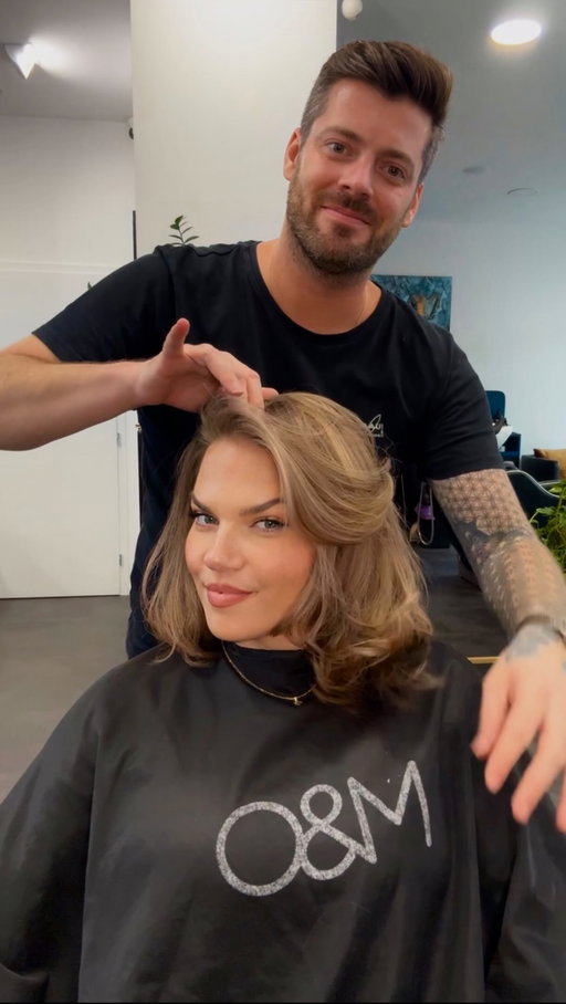 New hair who this? 💇‍♀️💆‍♀️
.
.
Wow wow wow. Fakt sa cítim ako Nicole Kidman ❤️🥰🫶🏼
.
.
Ďakujem @lukasbielka