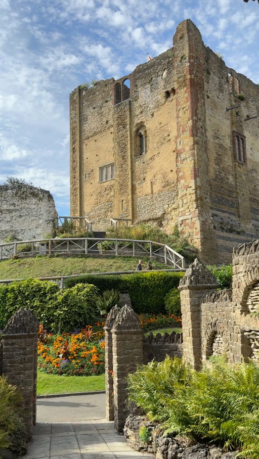 Last year, one of my friends took me to this cute little town just outside London, and we were lucky enough to visit on such a beautiful sunny day. ☀️

I was genuinely surprised by how pretty Guildford is. It’s quite a small town, but we had such a lovely day exploring, visiting Guildford Castle and then stopping for a drink at The Weyside, a beautiful pub right by the river.

Such an easy little day trip from London and definitely worth visiting. ✨#guildford #guildfordsurrey #uktravel #places to visit #uktravelbloggers