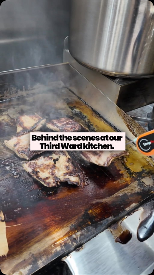 Hearing the crisp sear and natural sizzle of fresh protein hitting the flat top is pure therapy before the bowl even comes together. ✨

When every single layer is cooked with this level of intention right here in Avondale, every bite delivers pure comfort. 🍚

📍 Address: 2616 Blodgett St, Houston, TX 77004
Mon-Fri: 10AM - 11PM
Sat-Sun: 11AM - 11PM

Order your fresh bowl directly via bowlsofrice.com. ⚡️ #bowlsofrice #bowlsofricehouston #thirdwardhoustontexas #blodgettfoodhall🍟🍔 #blodgetthouston77004