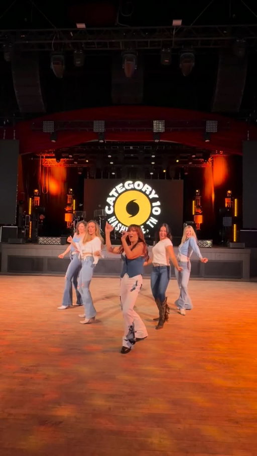 So fun getting to dance with everyone @officialcategory10 !!! Thanks for all the fun 😃💜👢#jodeemessina #dance #countrymusic #linedance #category10
