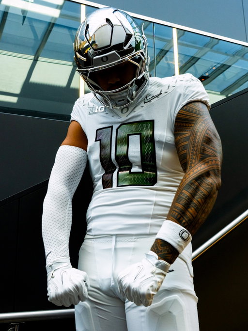 Warp speed. 

Game 4 uniform combo for @oregonfootball. #GoDucks