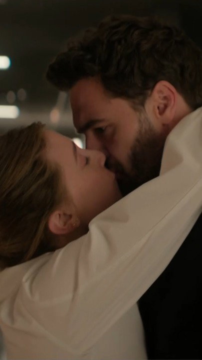 Well, that's one way to make a first impression. 😗

#LiliReinhart and #TomBateman fake date their way through love in #TheLoveHypothesis, now streaming on Prime Video!