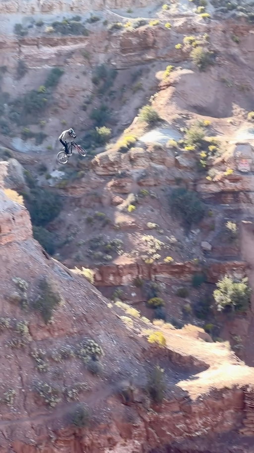 when time stopped for a second 😨 @kylestrait 

#RedBullRampage is coming. Just a few days left, better be ready 👊

#mtb #freeride #mountainbike #biking
