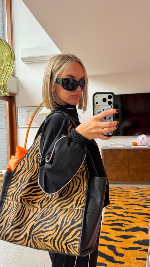 Welcome to a day in my life doing the full post wedding shed 🍂🧋🐆 Hi I’m entering my bob era 🤎