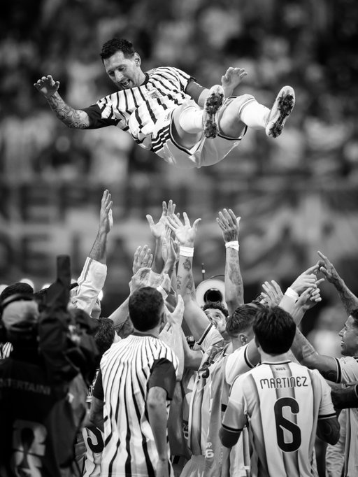 👋🏼 𝐌𝐄𝐒𝐒𝐈’𝐒 𝐋𝐀𝐒𝐓 𝐃𝐀𝐍𝐂𝐄: 𝑻𝑯𝑬 𝑫𝑨𝒀 🩵🤍🥺

Lionel Messi is expected to arrive in Argentina at the start of October ahead of his 𝐅𝐈𝐍𝐀𝐋 match for the National Team on October 6 at the Monumental, reports TyC Sports. ✈️

The farewell is expected to be much more than just the match against Benin… as there’s a specific plan in place for Messi ✨

🇦🇷 Giant flags and big banners
🎥 Special videos for Messi
⭐ Special invited guests
👋🏼 Dedicated tributes
🏟️ Pre-match events

After the final whistle, Messi will also have a 𝐦𝐢𝐜𝐫𝐨𝐩𝐡𝐨𝐧𝐞 if he feels emotionally able to speak after such an emotional night.

“It is expected to be a 𝐇𝐈𝐒𝐓𝐎𝐑𝐈𝐂 night at the Monumental…”, reports TyC Sports with all set for “something unforgettable”.