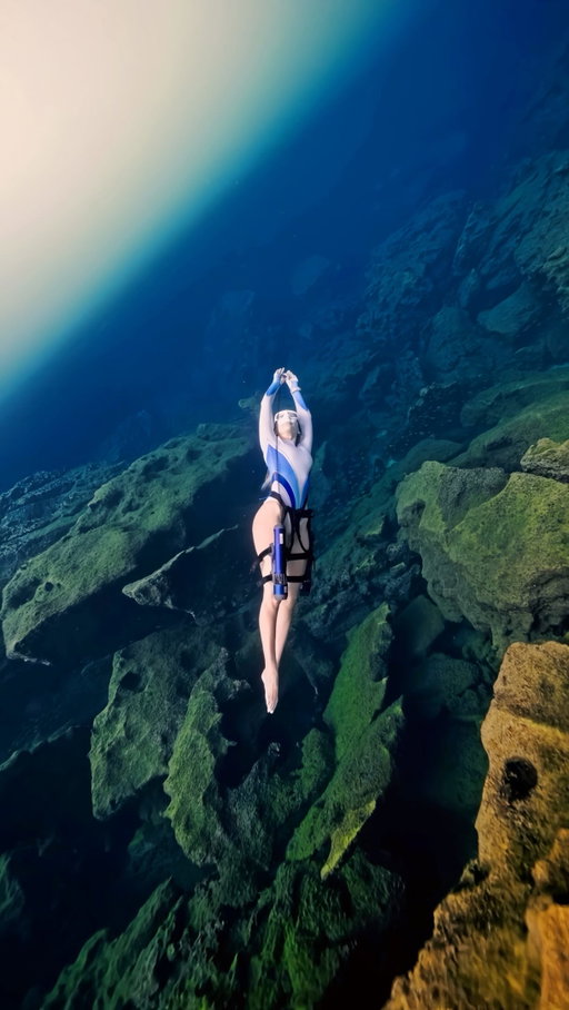 🩵💙 There is beauty on the surface. But it takes courage to discover what lies beneath it . @molchanovsfreediving 🩵💙🩵💙 
"Yanita Women's Springsuit " 
#freediving #spingsuit