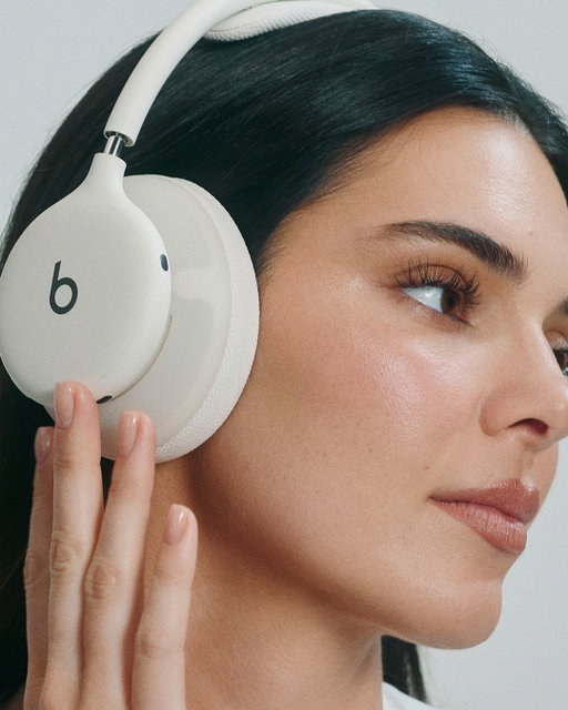 Made for you. Beats 360 with interchangeable cushions is available in store now. 

Beats 360 sold with color-matched ear and headband cushions; additional cushion kits sold separately. 

And you, in Sky.

And you, in Pink. 

And you, in Volt.