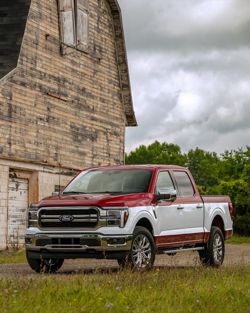 The two-tone era is back. 

Introducing the F-150® Custom Two-Tone Package from Ford Custom Garage, combining iconic ’70s & ’80s heritage with modern factory precision.

Oxford White, Carbonized Gray, or Agate Black stripe: which one are you picking?