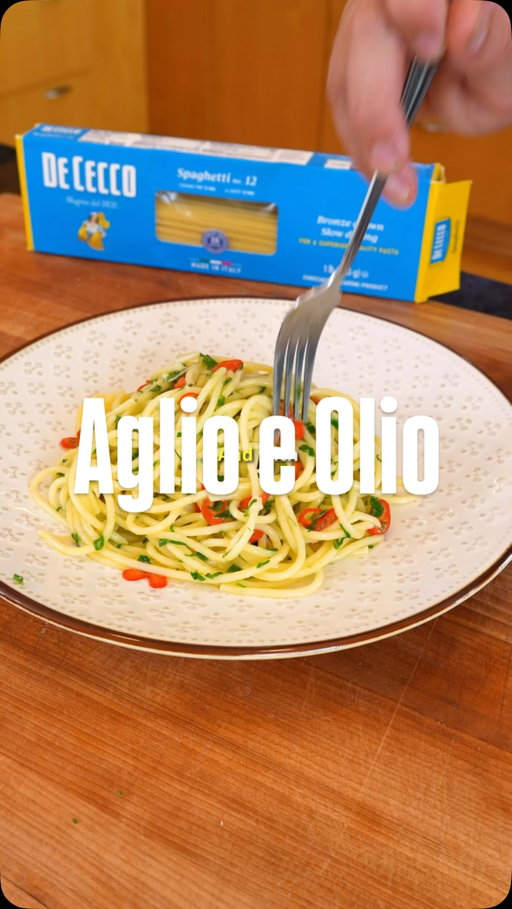 #ad Aglio Olio e Pepperoncino @dececco_pasta_us #DeCecco #MadeWithDeCecco 

Follow De Cecco on Instagram!
