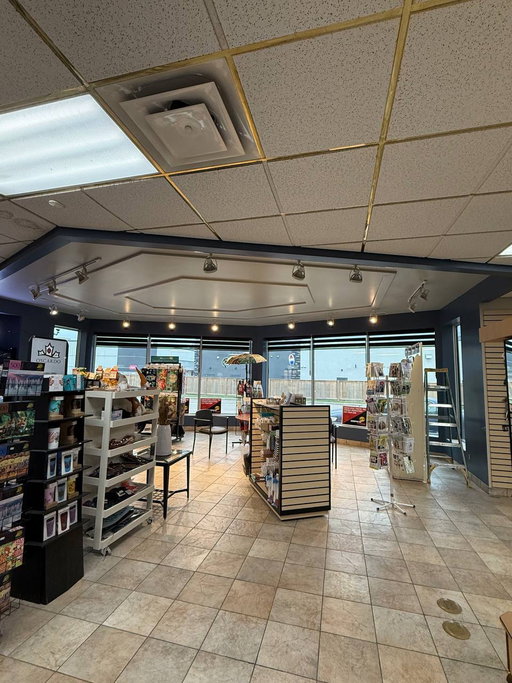 We 💛 the Chamois Car Wash! 🧼 🚘 Go check out their St. James location to see their fresh interior. 

#paint #local #winnipeg #interiors