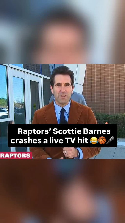 Scottie Barnes crashes a live TV hit while enjoying some lunch 😂📺‼️

🎥 Jermainewilson - X 
#nba #raptors #toronto